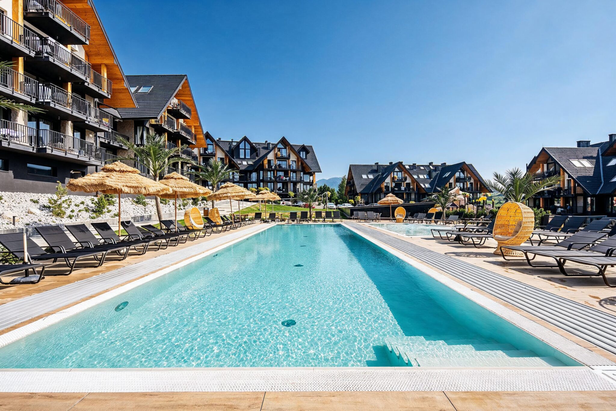 Basen zewnętrzny w Aparthotel Natura Resort
